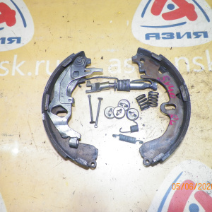 Колодки тормозные Toyota Carina/Caldina/Corona ST190/AT191/CT196/AT212/CT211/ST210/SV30/CV30/SV40/CV40 барабанные в комплекте с пружинками. зад, лев 04495-