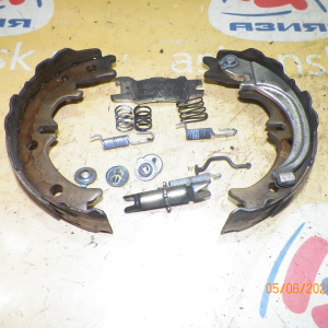 Колодки тормозные Toyota Mark II/Chaser/Cresta GX90/LX90/SX90/JZX90/JZX93/GX100/LX100/SX100/JZX100/GS151/JZS151 стоячного тормаза с пружинками. зад, прав 46