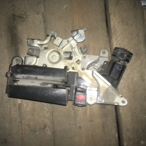 Замок двери Toyota ACR30/ACR40 Estima зад, прав