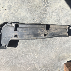 Подкрылок TOYOTA Estima ACR30/ACR40 зад, лев (пыльник) 61682-28020