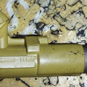 Форсунка Toyota 5E-FE Raum EXZ10 кат. жёлтый + рейка и 2 клапана ПРОБЕГ 34 Т.КМ 23250-11130 / 23209-11130 + 23814-11030 + 23280-11040 + 23270-73010