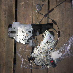 Замок двери Honda GB3 Freed зад, лев