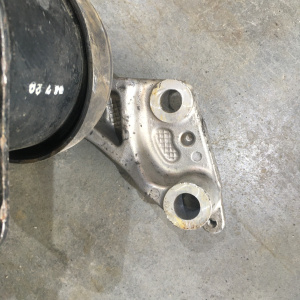 Подушка двигателя Honda K20A/K24A Accord CL7/CL8/CL9/CM2 2WD/4WD с кронштейном перед, прав 50820-SEA-E01