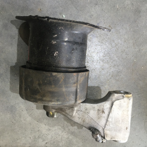 Подушка двигателя Honda K24A Odyssey RB1/RB2/RB3 с кронштейном перед, прав