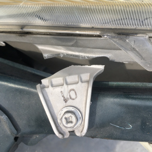 Ноускат Toyota Vitz NCP15 1NZ '1999-2001 a/t (CLAVIA) дефект крепления R фары ф.52-001