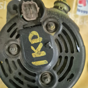 Генератор Toyota 1KD-FTV/2KD-FTV Fortuner/Hilux Pick Up KUN50/KUN60/KUN15/KUN40 12V. 80A. 4 конт. ( IG/S/L/M ) пластиковая крышка ДЕФЕКТ РАЗЪЕМА 27060