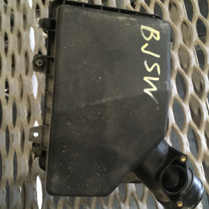 Корпус воздушного фильтра Mazda BJ5W ZL Familia дефект крепления (ZL0113320A)