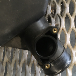 Корпус воздушного фильтра Mazda BJ5W ZL Familia дефект крепления (ZL0113320A)