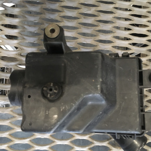 Корпус воздушного фильтра Mazda BJ5W ZL Familia дефект крепления (ZL0113320A)