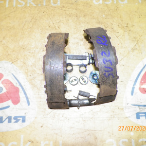 Колодки тормозные(ручника) Toyota Camry/Vista/Caldina SV32/SV33/SV35/SV41/SV42/SV43/ST191/ST210/ST202 Дисковые тормоза. Ручника. В сборе с пружинками.