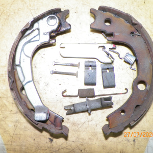 Колодки тормозные Toyota Vista/Celica SV50/SV55/AZV50/AZV55/ZZT230/ZZT231/ZZE127/ZZE128/ZZE137 Дисковые тормоза.Стояночного тормоза. В сборе с пружинк