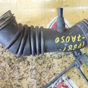 Гофра впускного коллектора Toyota 3S-FE Nadia SXN10 резиновая ДЕФЕКТ ТРЕФИНЫ 17881-7A050