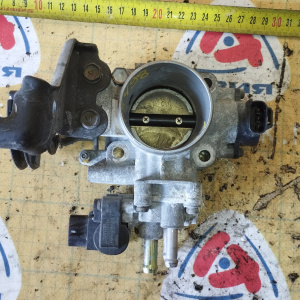 Заслонка дроссельная Toyota 4A-FE/5A-FE Sprinter Carib/Corolla/Corolla Spacio/Corolla Levin AE114/AE104/AE111 22210-1A010 ПРОБЕГ 58 т.км трамб. ( датч