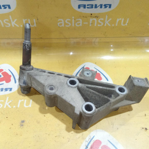 Кронштейн кпп Renault K4M748 Clio 2 BB/CB '1999 1.6L 5MT 7700415097