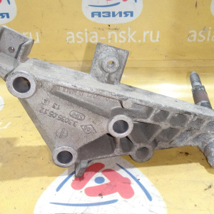 Кронштейн кпп Renault K4M748 Clio 2 BB/CB '1999 1.6L 5MT 7700415097