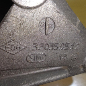 Кронштейн кпп Renault K4M748 Clio 2 BB/CB '1999 1.6L 5MT 7700415097