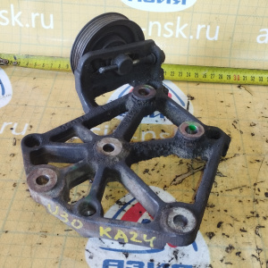 Крепление компрессора кондиционера Nissan KA24-DE Presage/R'nessa U30/N30 + ролик 119109E000 + 119251E400 + 119481E400