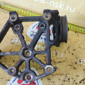 Крепление компрессора кондиционера Nissan KA24-DE Presage/R'nessa U30/N30 + ролик 119109E000 + 119251E400 + 119481E400