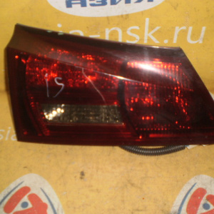 Вставка между стопов Lexus IS300 GSE21 '2005-2008 53-42 (81590-53060) L Дефект (царапины)