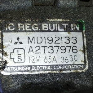 Генератор Mitsubishi 4D68 Chariot/RVR N48W/N28W 2 конт., с вакуумником 12V. 65A. MD192133 / A2T37976