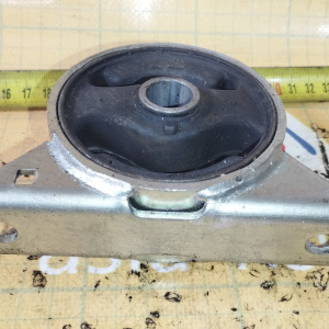 Подушка двигателя Mitsubishi 4G63 Airtrek CU2W 4WD a/t БЕЗ ТРЕЩИН КАК НОВАЯ F 1M-2380 / MN100289