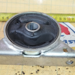 Подушка двигателя Mitsubishi 4G63 Airtrek CU2W 4WD a/t БЕЗ ТРЕЩИН КАК НОВАЯ F 1M-2380 / MN100289