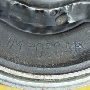 Подушка двигателя Mitsubishi 4G63 Airtrek CU2W/CU4W 2WD зад. ТРЕЩИНЫ ВНЕШНЕ КАК НОВАЯ РЕЗИНА МЯГКАЯ R MR554541 / 1M-0534A