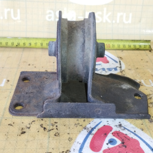 Подушка двигателя Mitsubishi 4G93 EA1A 2WD a/t GDI зад ДЕФЕКТ R MR198568 / MR244286
