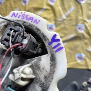 Датчик уровня топлива Nissan Wingroad Y11