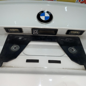 Крышка багажника BMW 3-Series E90 '2010 330i белый (300) спойлер, камера, без фонарей, замяты углы, тычки
