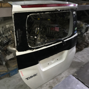 Дверь задняя Toyota Tank M910A '2016-2020 без стекла