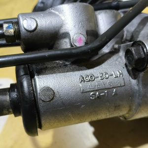 Рулевая рейка SUBARU BP5/BL5/BP#/BL# Legacy EJ204 (LHD)ЛЕВЫЙ РУЛЬ, ПОДАЧА СВЕРХУ,НЕТ 1 ТЯГИ 34110AG05A/34110AG030